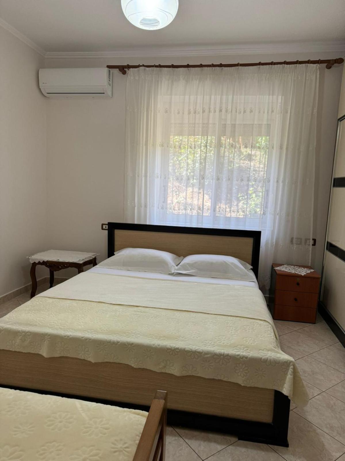 Isaraj Guest House Gjirokastër Esterno foto